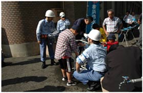 横浜市と当局ＯＢの応急給水訓練