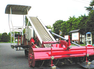 画像：ろ過砂削り取り作業用機械