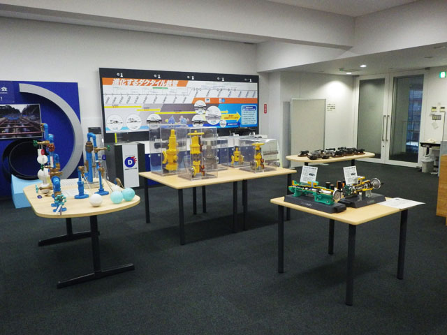 画像：協会、メーカー各社の協力展示品a